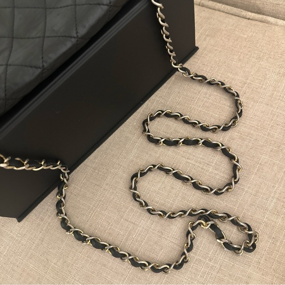 CHANEL Quilted Black Leather Flap Bag Matelasse Lambskin CC Logo Gold Chain - Picture 3 of 10